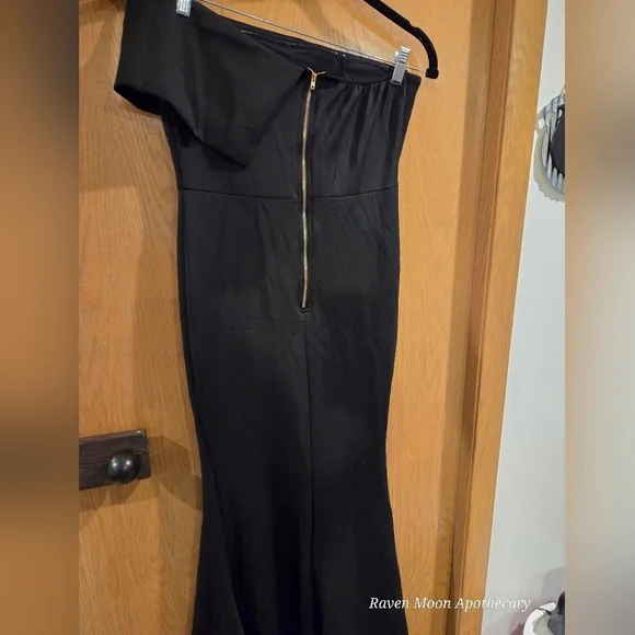 Elegant Black Women's Dress - Picture 2 of 12